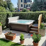Front Lake Rainer דירה