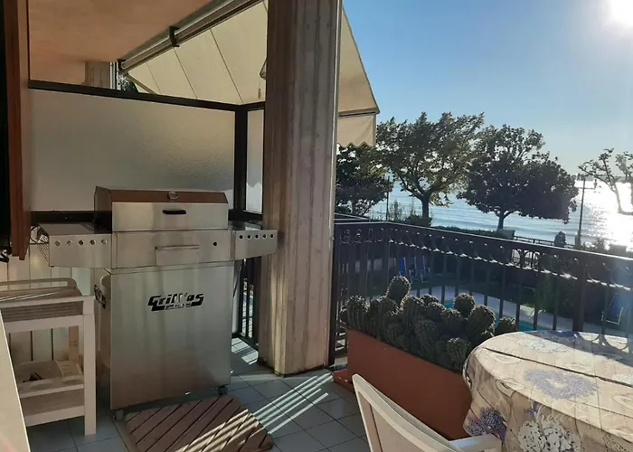 Front Lake Rainer Bardolino