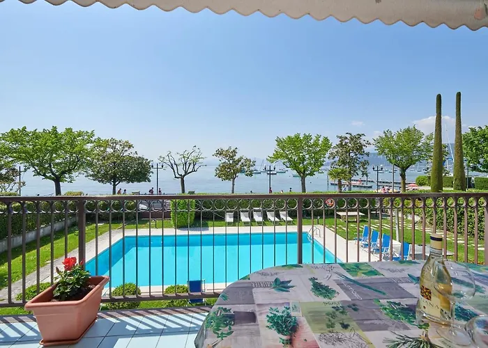 Front Lake Rainer * Bardolino