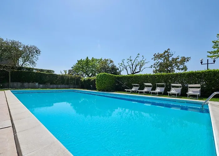 Front Lake Rainer * Bardolino