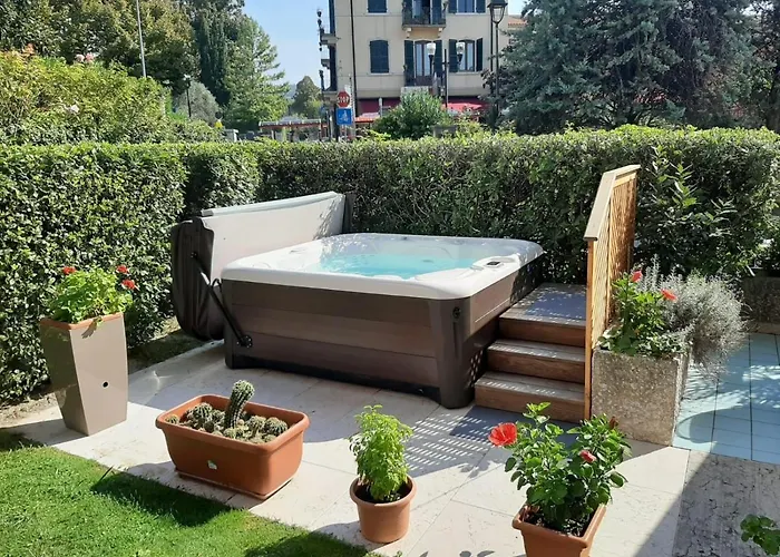 Front Lake Rainer Daire