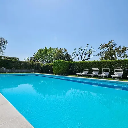 Front Lake Rainer * Bardolino